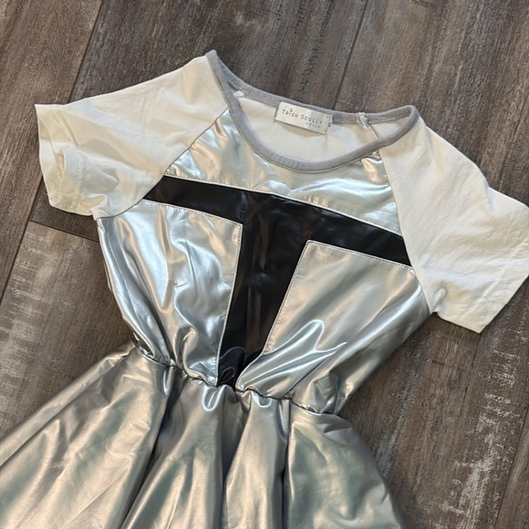 Trish Scully Child Metallic Silver dress size 5 - Picture 2 of 5